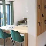 Bergbutzen Mit Balkon *
