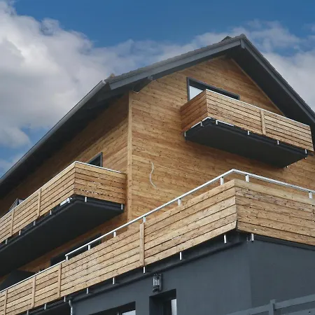 Bergbutzen Mit Balkon