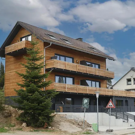 Bergbutzen Mit Balkon