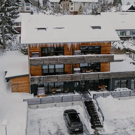 Bergbutzen Mit Balkon